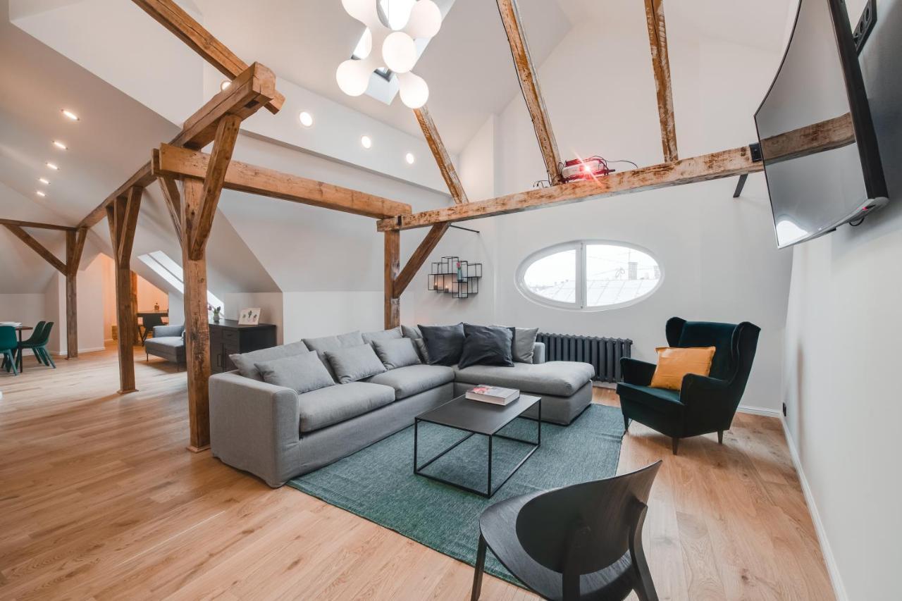 Big Design Apt - Sleeps 12 - Best Location Riga Exterior foto