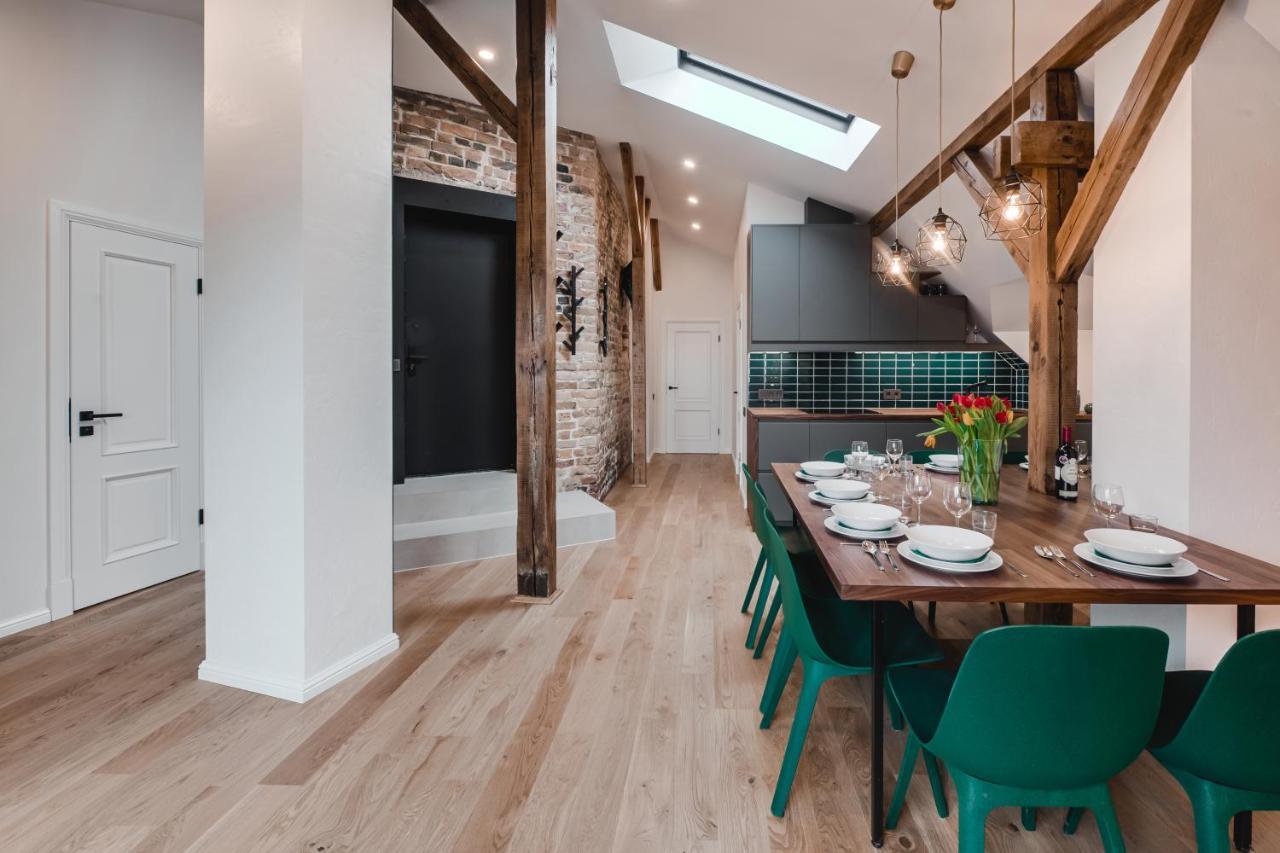 Big Design Apt - Sleeps 12 - Best Location Riga Exterior foto