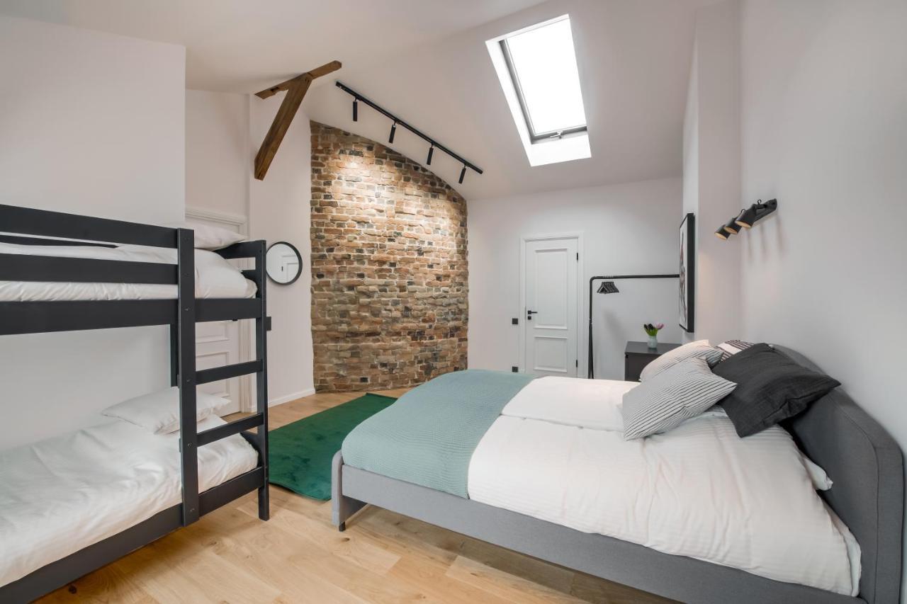 Big Design Apt - Sleeps 12 - Best Location Riga Exterior foto