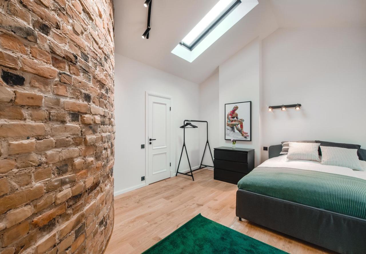 Big Design Apt - Sleeps 12 - Best Location Riga Exterior foto