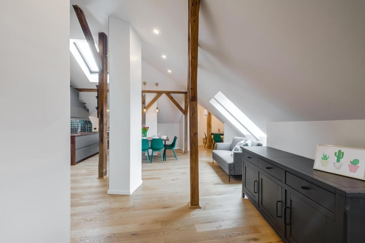 Big Design Apt - Sleeps 12 - Best Location Riga Exterior foto