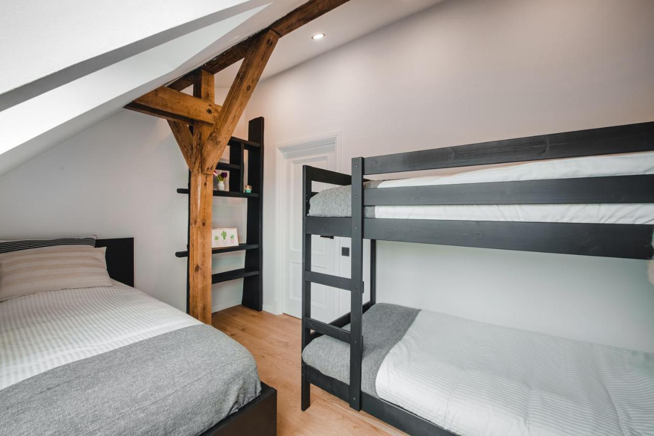 Big Design Apt - Sleeps 12 - Best Location Riga Exterior foto