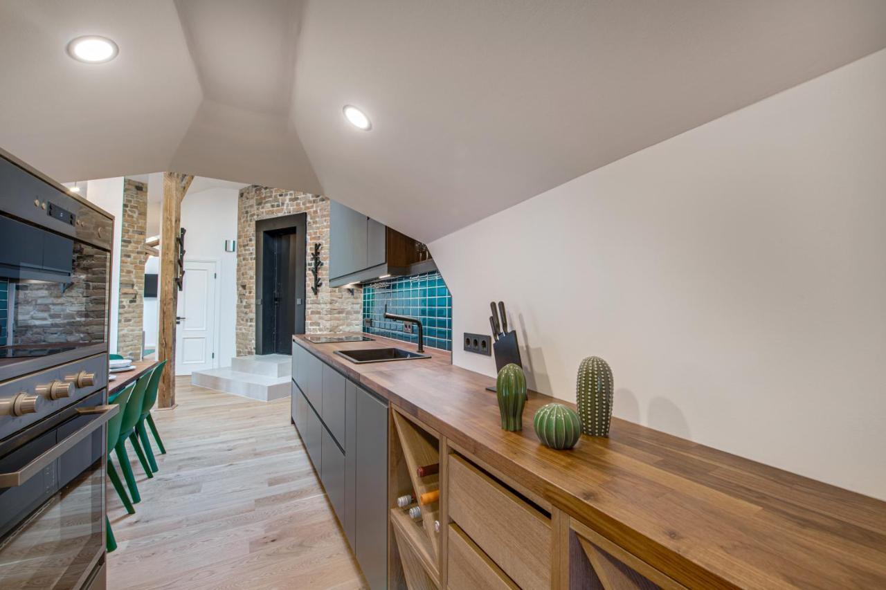 Big Design Apt - Sleeps 12 - Best Location Riga Exterior foto