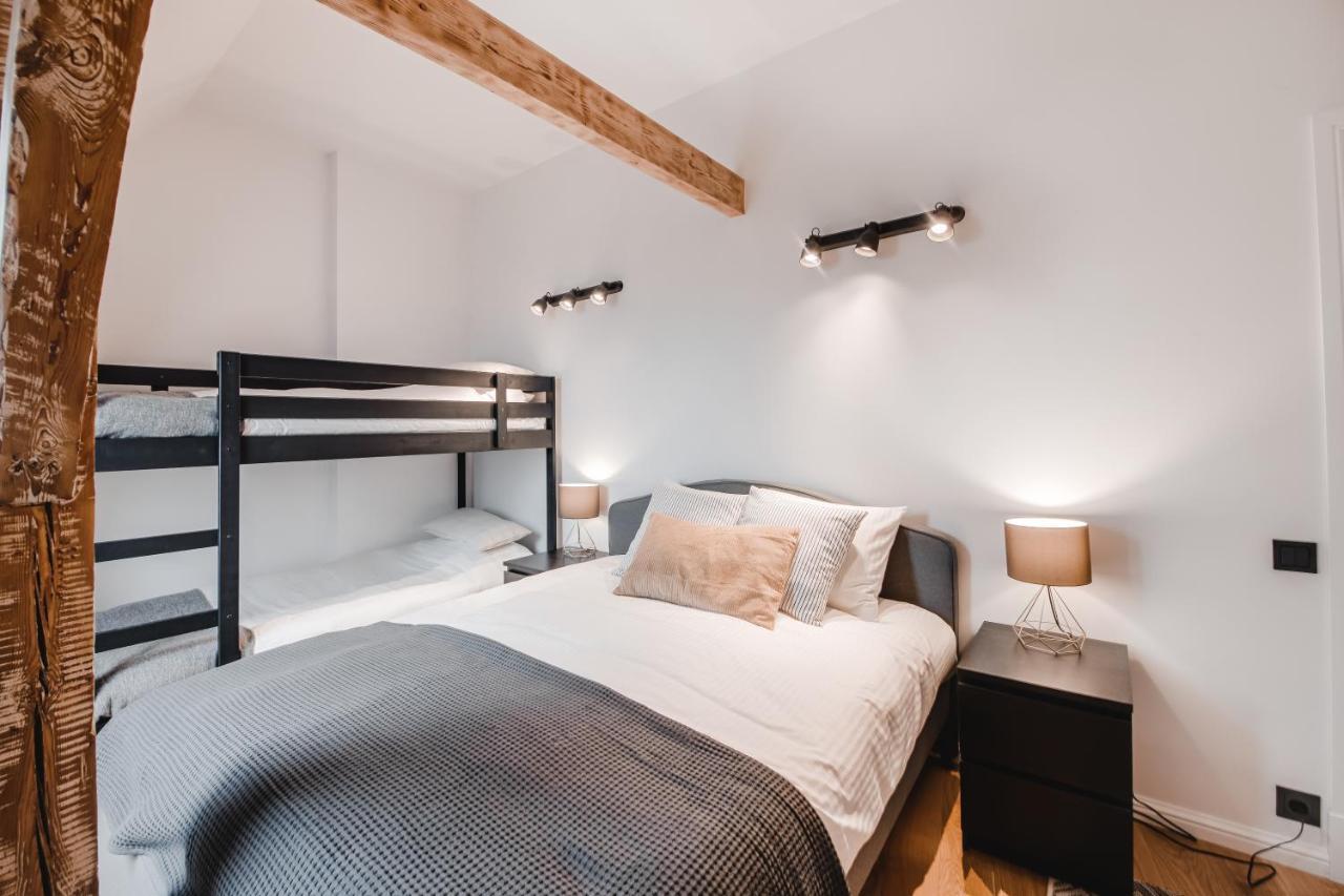 Big Design Apt - Sleeps 12 - Best Location Riga Exterior foto