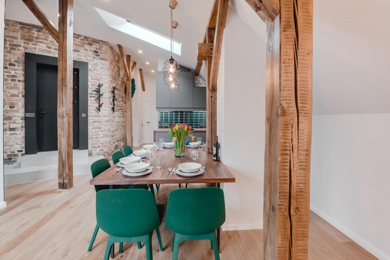 Big Design Apt - Sleeps 12 - Best Location Riga Exterior foto