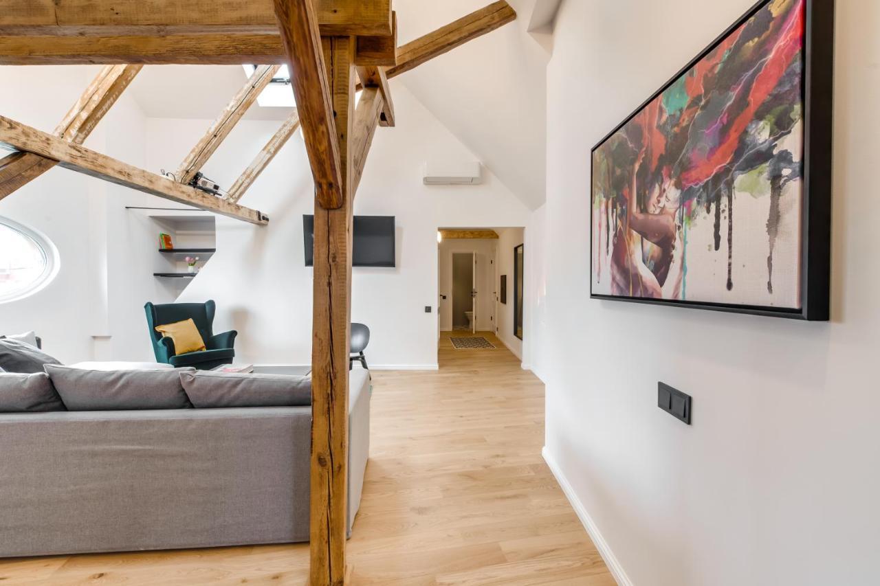 Big Design Apt - Sleeps 12 - Best Location Riga Exterior foto