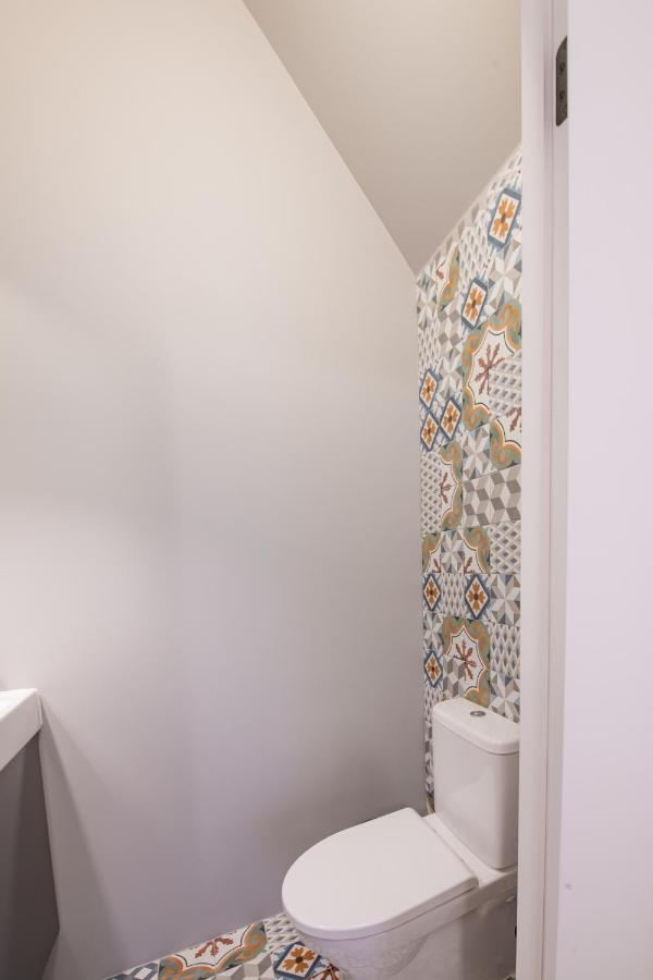 Big Design Apt - Sleeps 12 - Best Location Riga Exterior foto