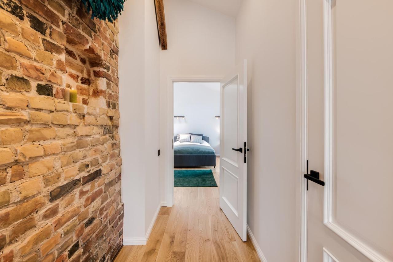 Big Design Apt - Sleeps 12 - Best Location Riga Exterior foto