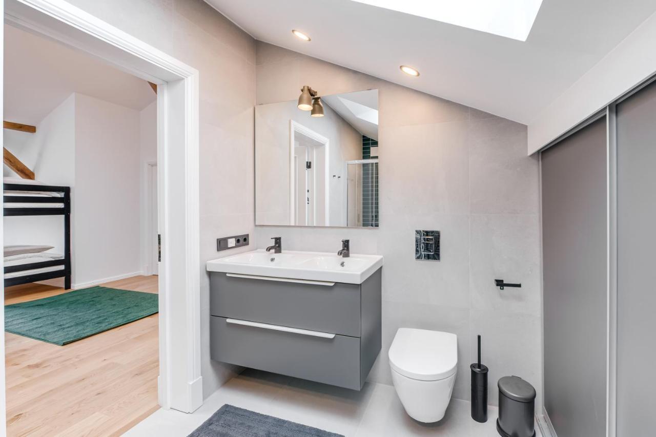 Big Design Apt - Sleeps 12 - Best Location Riga Exterior foto