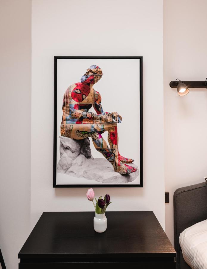 Big Design Apt - Sleeps 12 - Best Location Riga Exterior foto